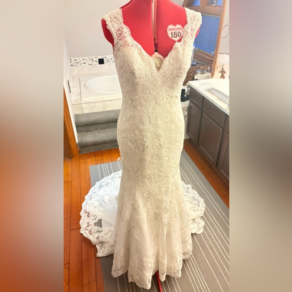 Allure Bridals Ivory Lace Fit-and-Flare Wedding Dress with Open Back